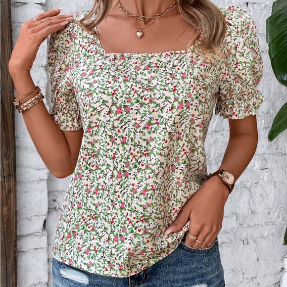 Tops - NWT. Floral Print Square Neck Blouse Size L(8-10)